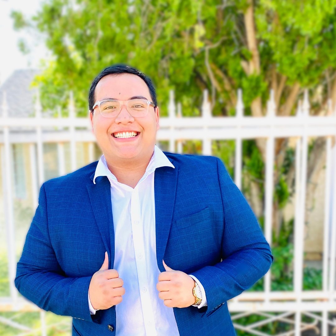 UCLAAdmission's tweet photo. For our newly admitted transfer students, June 1st is almost here! With that in mind, read today's #BruinBlog and meet Renato. He has plenty of tips on navigating the financial aid process &amp; affording your UCLA education. #Affordability https://t.co/AQ4tAoGgQC https://t.co/5qdhYpVIxH