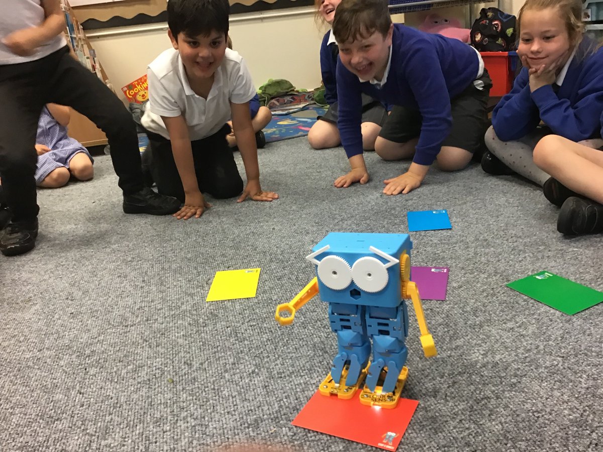 When our digital leaders visited @Bett_show back in March, they spotted @MartyTheRobot and were keen to try him out. This week, Marty has been on a visit to Shawley and has had a great day in Sea Turtles!