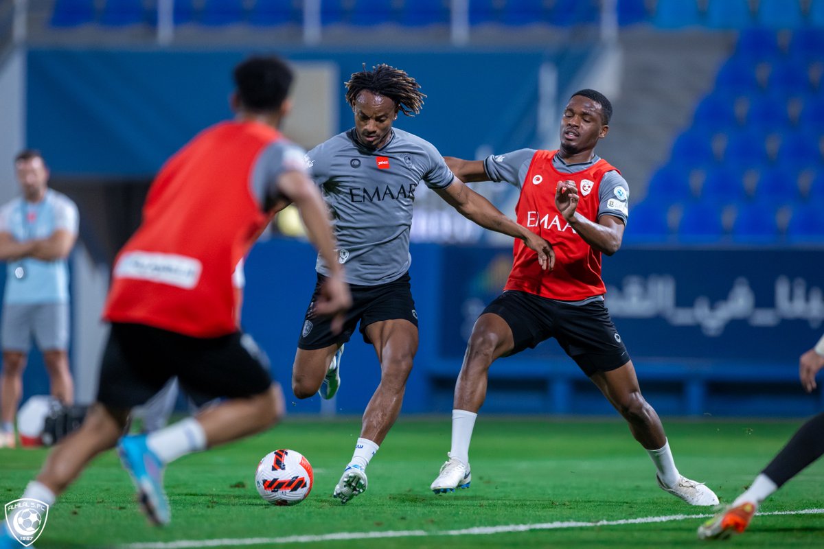 Alhilal_FC's tweet photo. 📸 @cuellargustavo6 و @18andrecarrillo يعودان 😍

#الهلال https://t.co/uCTYTKEzGn