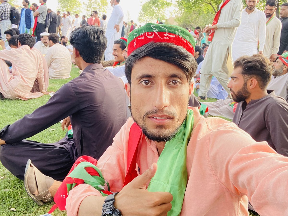 786saiFii's tweet photo. #blue_area #حقیقی_آذادی_مارچ #Bajwa we are with you captain https://t.co/KANQoDdgay