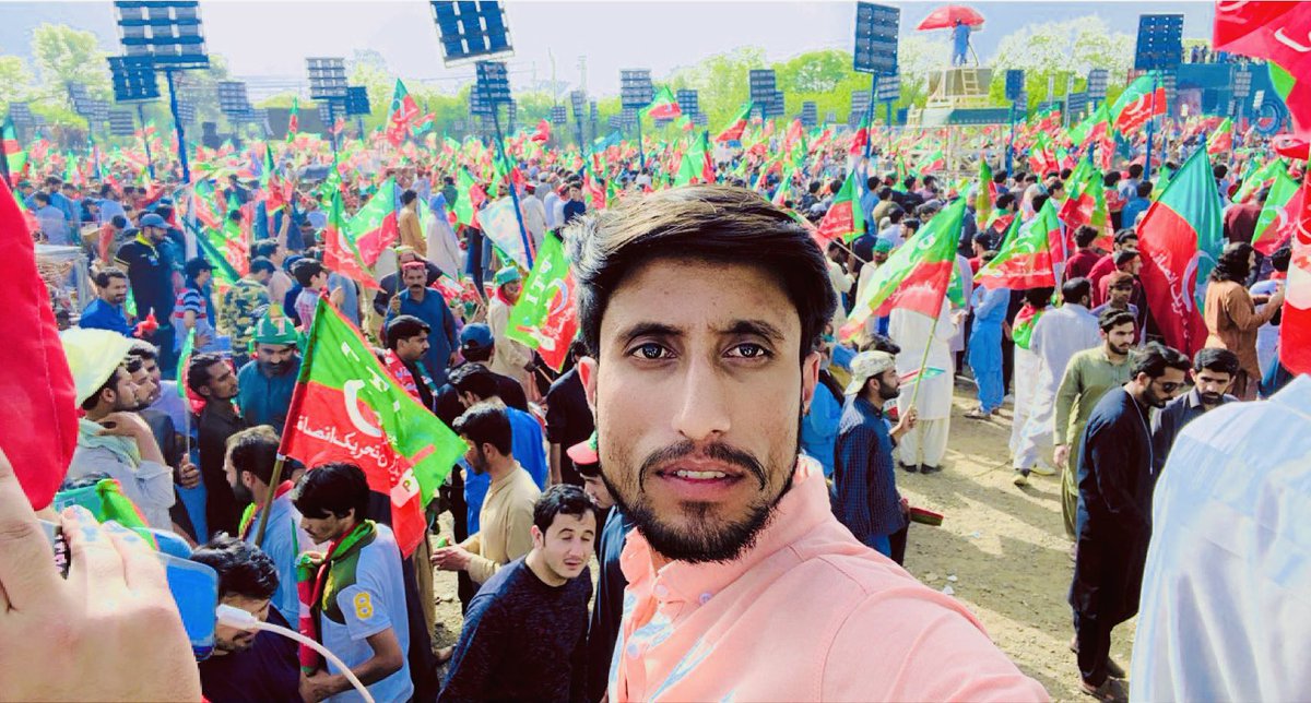 786saiFii's tweet photo. #blue_area #حقیقی_آذادی_مارچ #Bajwa we are with you captain https://t.co/KANQoDdgay