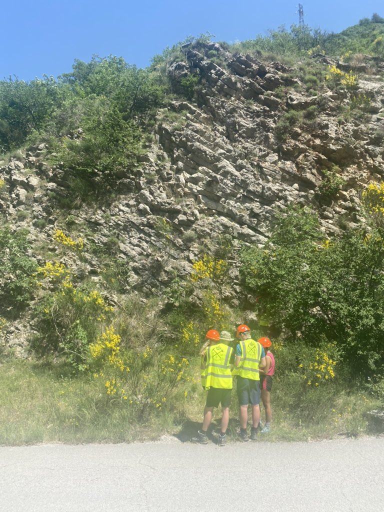 teigan_geol's tweet photo. Half way through the Apennines 4th year field-trip 🇮🇹, traversing across the Northern Apennines to better understand the active mountain belt. So far looked at Cretaceous-Jurassic sections 🪨, the K-Pg boundary (rip dinosaurs 🦕) and the Gubbio fault @ESEImperial ! https://t.co/AGPYgoNEUJ