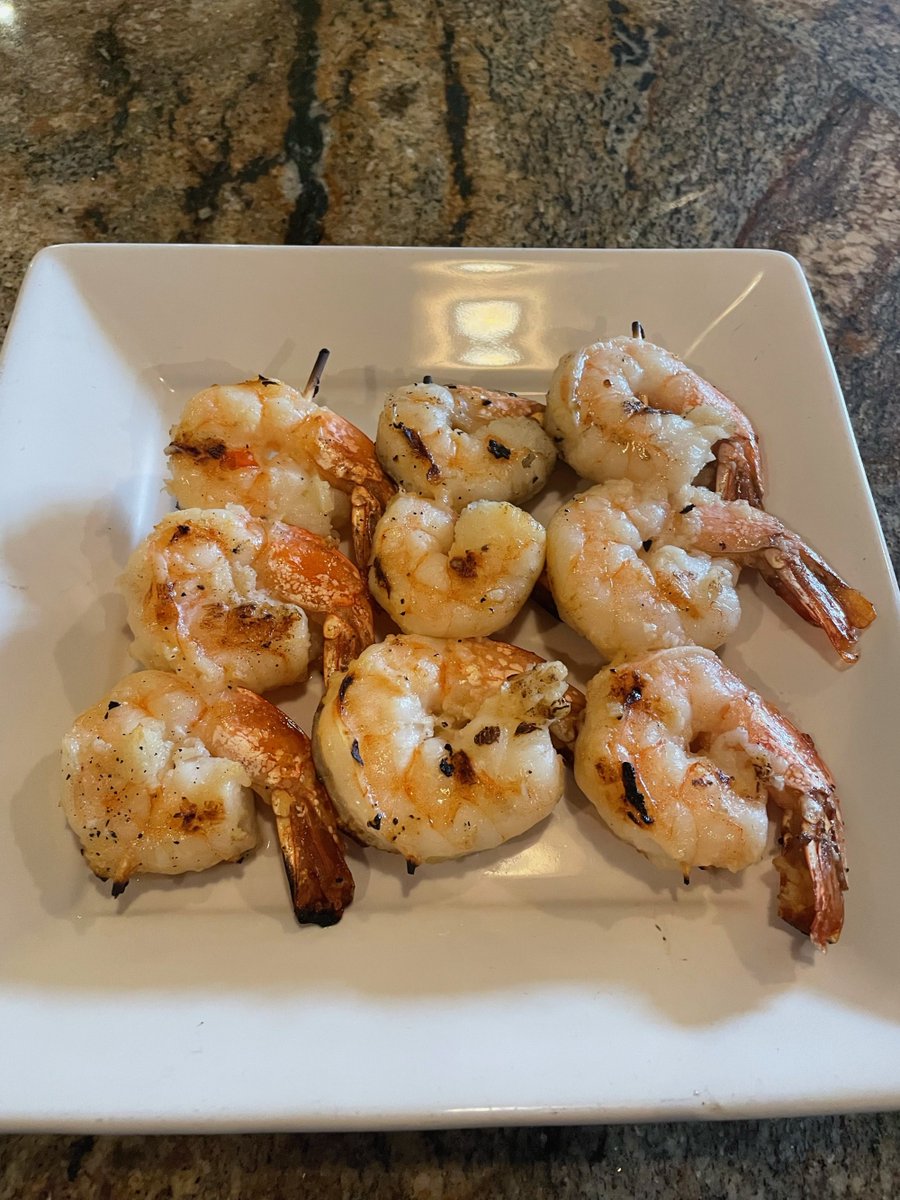 ivyofwheaton's tweet photo. Yep, this is the peak of our week #getsome Garlic Shrimp Skewers https://t.co/74C5EI7hEF