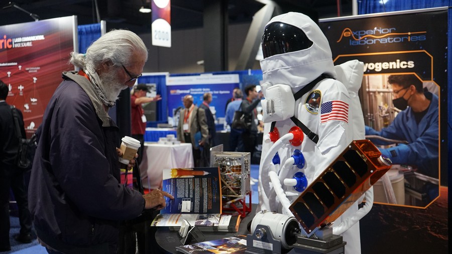 XHNews's tweet photo. Some new materials, tools and technologies are on show at the expo, including thermal management, high-resolution 3D surface analysis and advanced injection molding https://t.co/q8naZUdDSk https://t.co/TESTFPmWiF