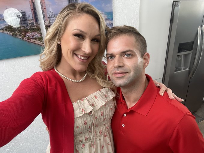 Some BTS with @TeamSkeet and #momswap so much fun getting heated with @_rush187_ @NickyRebelXXX and <a class="tags" href="/tag/teamskeet">@teamskeet</a><a href="/tag/momswap"class="tags">#momswap</a>