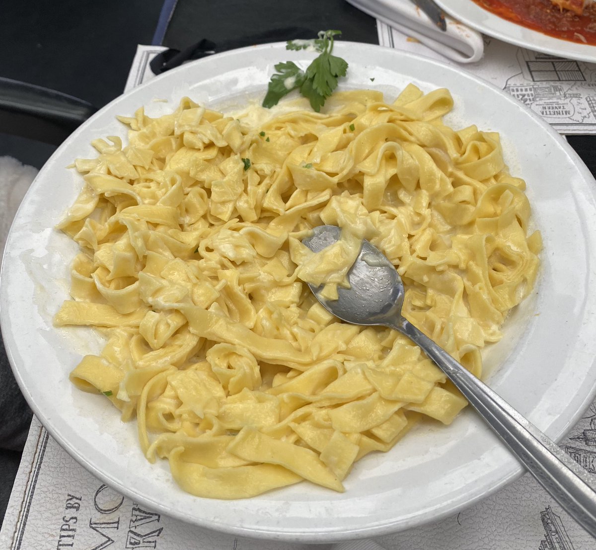 econofia's tweet image. Platos ENORMES, abundantes y sabrosos, muy buena relación precio-calidad. Si hoy no probé el bodegón más rico de buenos aires, le pega en el palo. El secretito 📍