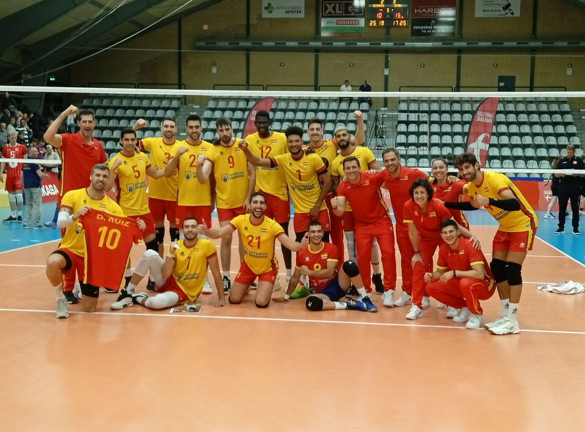 Los <a href="/RLynxes/">Red Lynxes</a> tiran de recursos para superar en el desempate a una combativa Dinamarca que estuvo en dos ocasiones por delante. 

Celebración de equipo con dedicatoria al ausente Daniel Ruiz