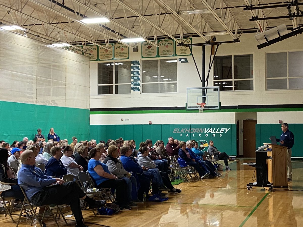 heidiwrd's tweet photo. Awesome turnout for the CWD Northeast NE School &amp; Healthcare Show today.  First educational topic = Supply Chain.  #Cashwa https://t.co/IcQDzpv3rW