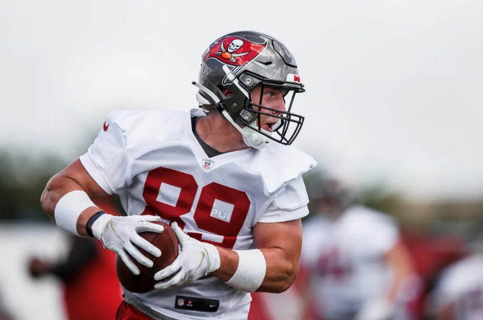 UWRFFalcons's tweet photo. 21' Falcon graduate Ben Beise at @Buccaneers organized team practice activities in Tampa, FL ☀️🏈

📷 Tori Richman/Tampa Bay Buccaneers 

#FFT #ProFalcons #GoBucs https://t.co/7vjts2usn7