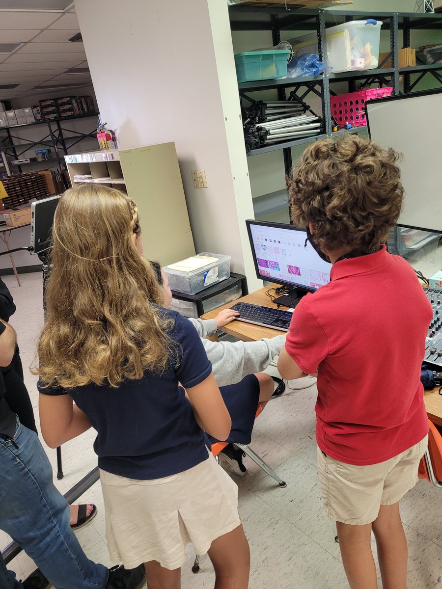 ITEPTA1's tweet photo. Check out your fundraising dollars at work.  This week we received brand new broadcasting equipment.  Today our ITE News producers got a chance for some hands on training and will begin broadcasting tomorrow on the new equipment.@IndianTraceElem @Winder_ITE https://t.co/TAFkoGhXr3