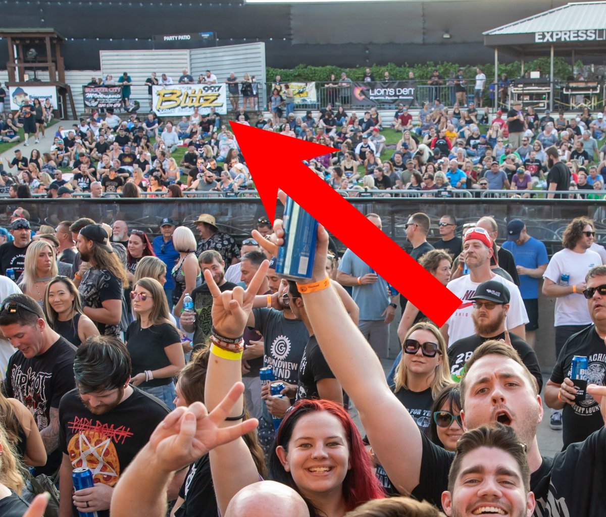 997theblitz's tweet photo. It seems one loyal listener took the liberty of helping us pack up &amp; grabbed our giant Blitz banner from our 30th Anniversary show. Thanks for snagging it for us! Now we'd like it back, if you have info on its location (pictured here) please DM us! 

Much love - The Blitz 🤘 https://t.co/TBA3vGZN8l