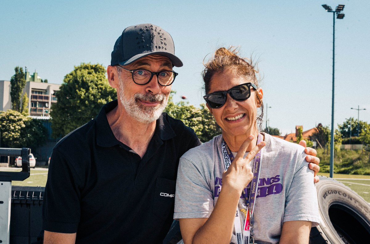 KikiKlepsch's tweet photo. @ViennaVikings @HJirgal @ELF_Official @Compex_INT @enovismedtech Huge #ShoutOut to THIS👇🏽 guy! Eric, it is a pleasure working with you. #MerciBeaucoup to the incredible #CompexTeam. 🙌🏽 https://t.co/6RTSCmdqAN