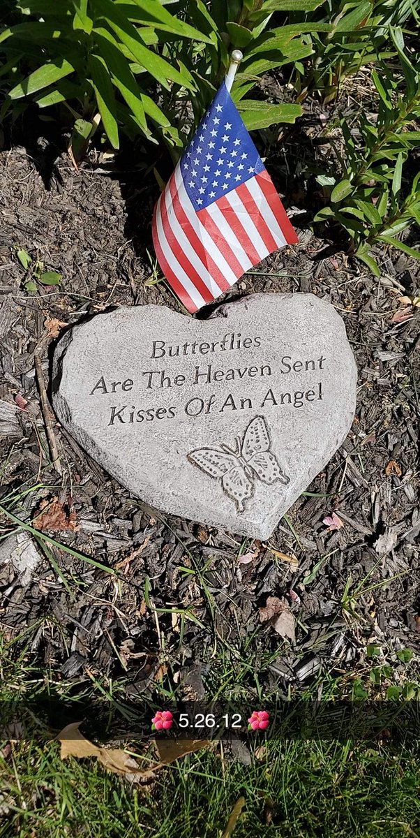 LiLLady915's tweet photo. 10 years ago they said you were gone. 10 years ago you took a piece of us with you. We are part of the 1 in four families broken by loss. We love you #StillbornbutSTILLBorn https://t.co/ARHcSackAm