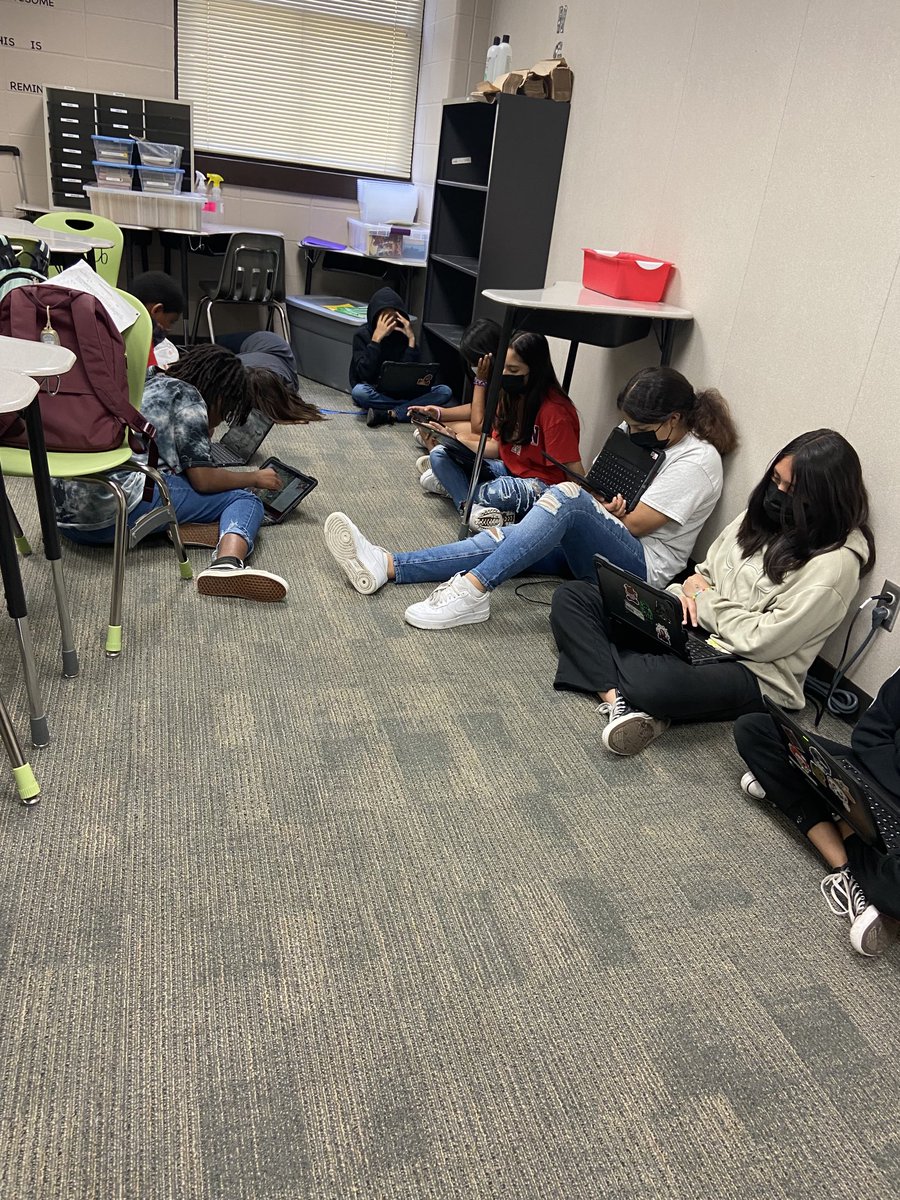SESchlageter's tweet photo. Me: You may sit anywhere in the room to read.
My afternoon class: https://t.co/a9MQ5PsZVl