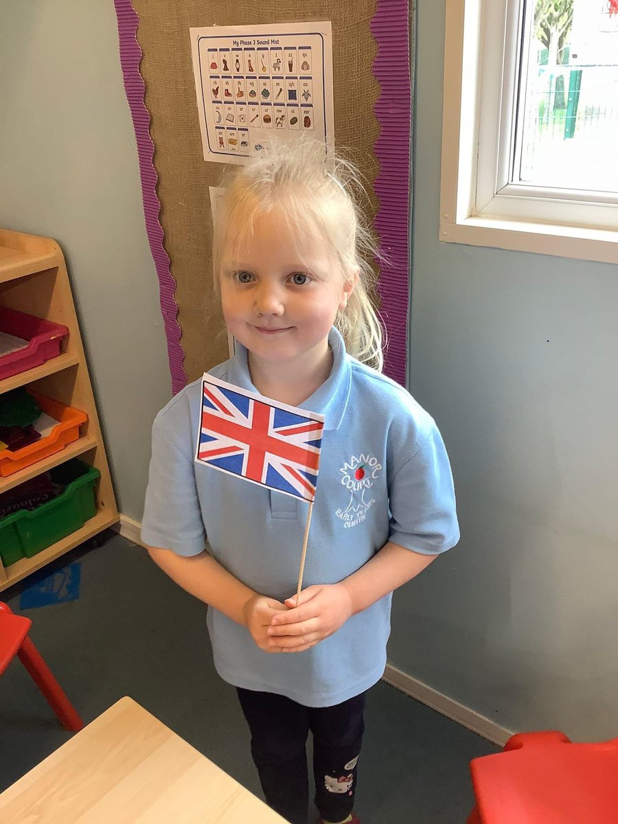 ManorCourtEYC's tweet photo. This week the children have thoroughly enjoyed celebrating the Queen's Jubilee. We have looked at pictures and talked about the Queen and London. We have enjoyed various activities,  looking at the colours red white and blue, making crowns 👑, flags and baking. https://t.co/0yHyQvyjk0