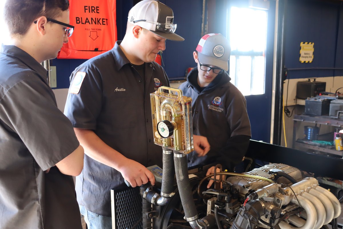 FOCTC's tweet photo. Auto Tech students kick off their training junior year with maintenance and repair, then continue on to senior year with a focus on automotive electricity. One car Auto Tech seniors worked on had over 20 computers inside.
#CTCAuto #automotive #GenerationT #CTEWorks https://t.co/LL30wkIOZf