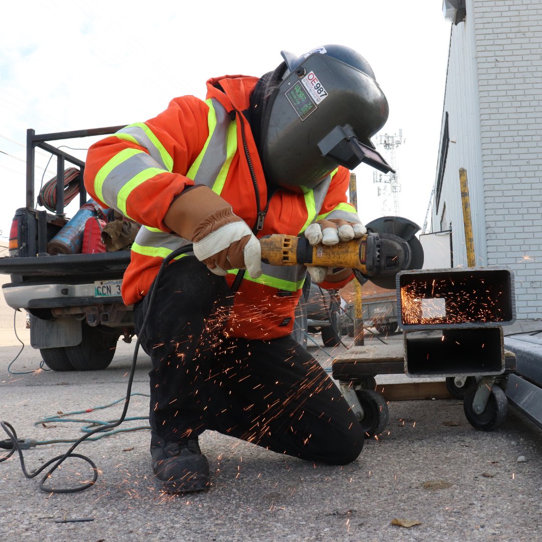 Bringing a new meaning to the phrase “get a grip!”⁠
Our premium Cowgrain Fitters Gloves help you do just that.⁠
⁠
#workwear #handsofsteel #toughduck ⁠
