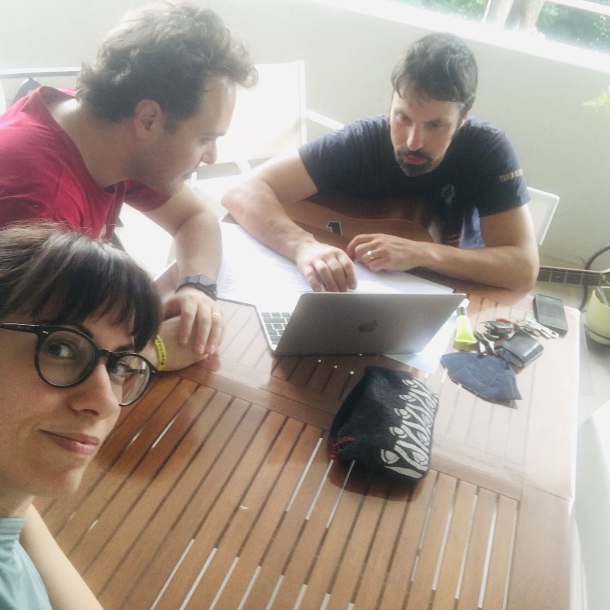 CaraboaT's tweet photo. Continuano le prove per l’allestimento dello spettacolo “Eumeo” - Il Rifugio, che debutterà nel #Bloomsday2022
Ad accompagnare il dialogo di #LeopoldBloom e #StephenDedalus ci sarà la chitarra di Luigi Cerpelloni.
#caraboa #teatro #joyce140 #ulysses100 https://t.co/0PmXhhWUBC
