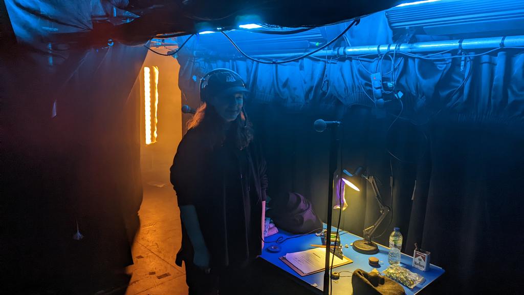 LCC_Backstage's tweet photo. Full team of Backstage Crew on tonight's preview performance of News Street. Incredible teamwork.
Lighting/Follow Spots/Sound/Video/ASM/DSM/Makeup/Set/Costume https://t.co/nZBeZQm1rx