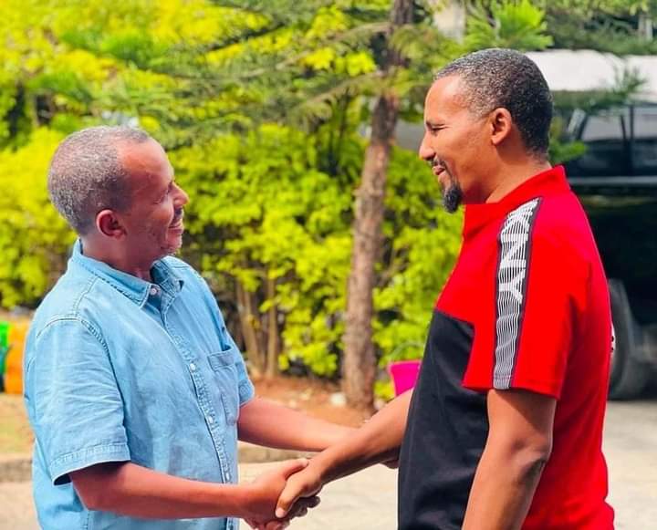 MmdOromo's tweet photo. #Amazing
  Har'aa colonel #GammachuAyyaana hidhaa seeraan alaa ykn shiraan yakkaman waggota dheerraf Mana hidhaa #Itoophiya kan turan hikkama qaaman #JawarMohammed walin wali argan jiru.kana arguun Eebju keenya ture.rabbiin sabaa keenyaaf #Tokkummaa akka sibilaa nuf haa kenu. https://t.co/S0XquWgG4K