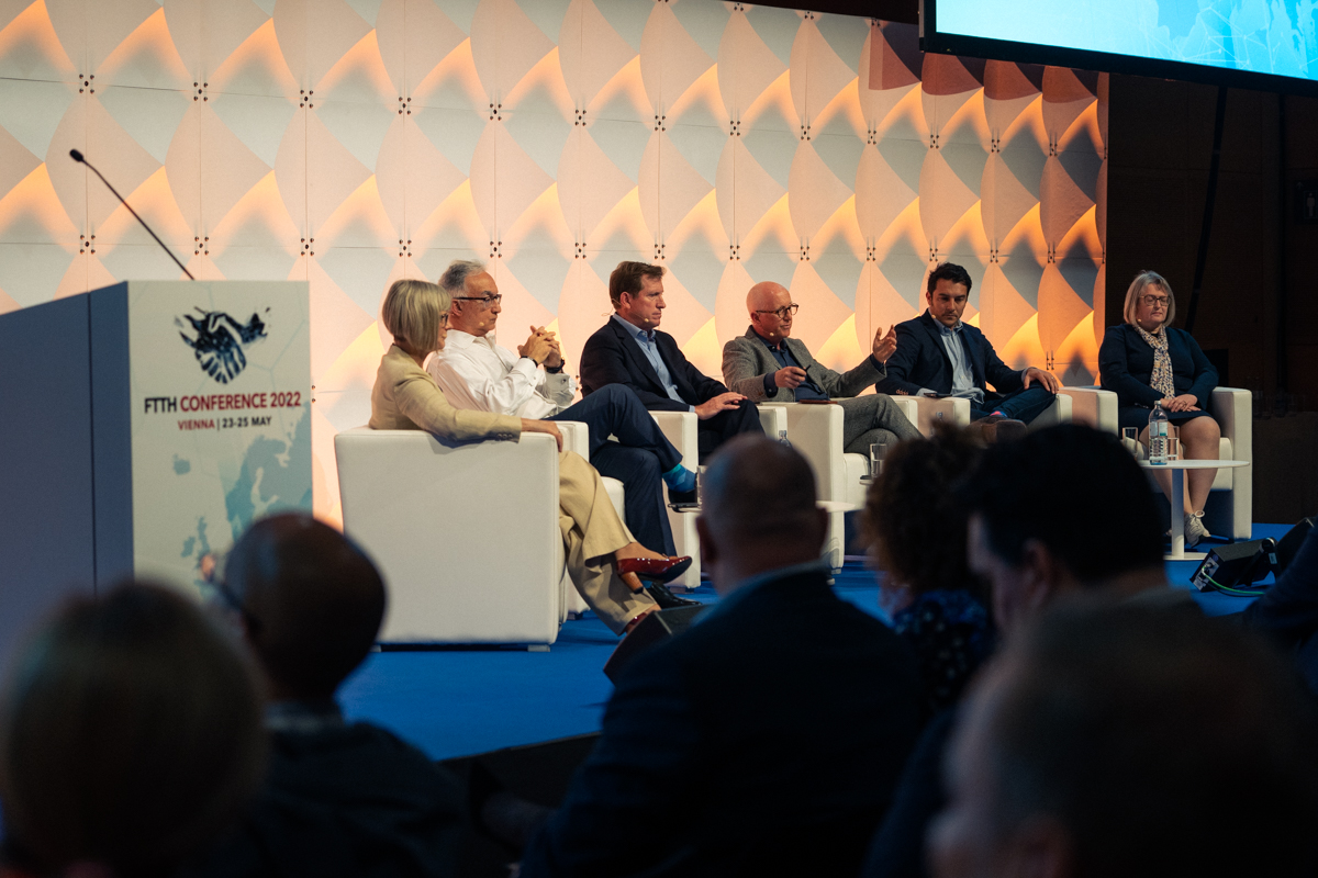 gigaclear's tweet photo. Gigaclear CEO Gareth Williams joined other key industry players at #FTTH22 in Vienna today to reflect on the current state of FTTH in the UK.
He was on a panel discussing the UK’s ambitious FTTH rollout goals as well as some of the market drivers and roadblocks that exist. https://t.co/7svVagO7Mw