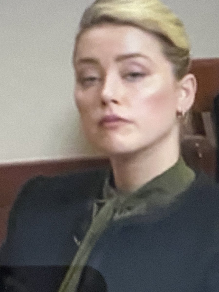 rozdance5678's tweet photo. Does this look like a victim or a villain??? https://t.co/CMHbIyUNu8