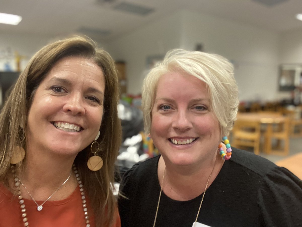 pnabbie's tweet photo. Nothing like seeing #DENFriends F2F!  What a wonderful surprise seeing you today, @mrspopereads Love that @DiscoveryEd brought us together and keeps us connected! ❤��❤️❤️❤️ https://t.co/XWV7rdMHSS