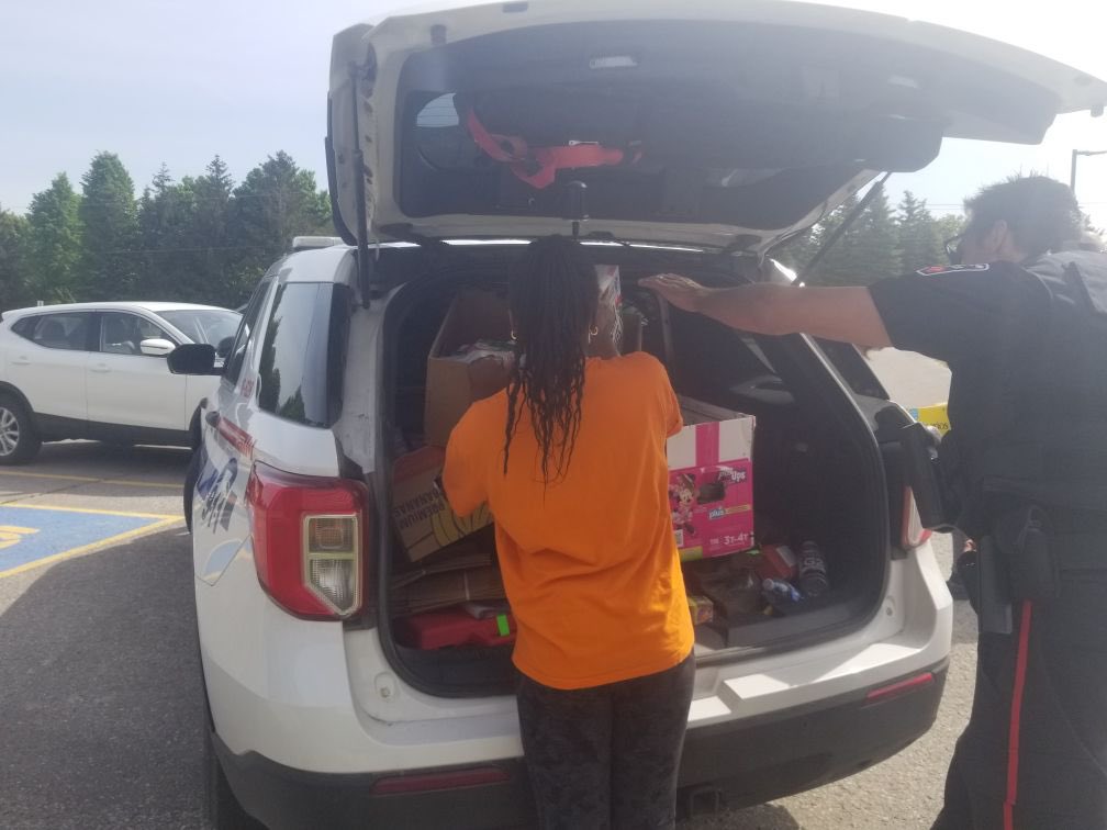 MJHobbsPS's tweet photo. Today we “Crammed a Cruiser”. Thank you to our Student Council Leaders and Staff who provided this opportunity. Thank you to the Hobbs community for your donations! https://t.co/M09CYhg6nh