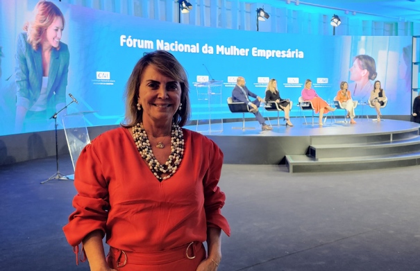 dcomercio1's tweet photo. Ana Badra, presidente do CMEC, vira conselheira do Fórum Nacional da Mulher Empresária. Órgão da @CNI_br é formado por 30 executivas e tem objetivo de promover a #diversidade e #liderancafeminina no setor empresarial. #mulheres @ACSP_oficial @facesp  Leia: https://t.co/NLaK24hChy https://t.co/XoRiMlWN7i