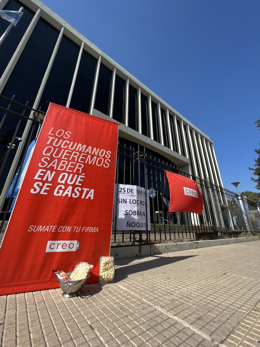 GusTapitaGarcia's tweet photo. Basta!! Queremos saber en que la gastan! Es brutal el presupuesto que manejan, $15.000 mil millones!! Cuantos empleados hay? Tienen la obligación de informarnos que hacen con nuestro dinero! @creotucuman #EnQueLaGastan https://t.co/ODeeMy7Jch