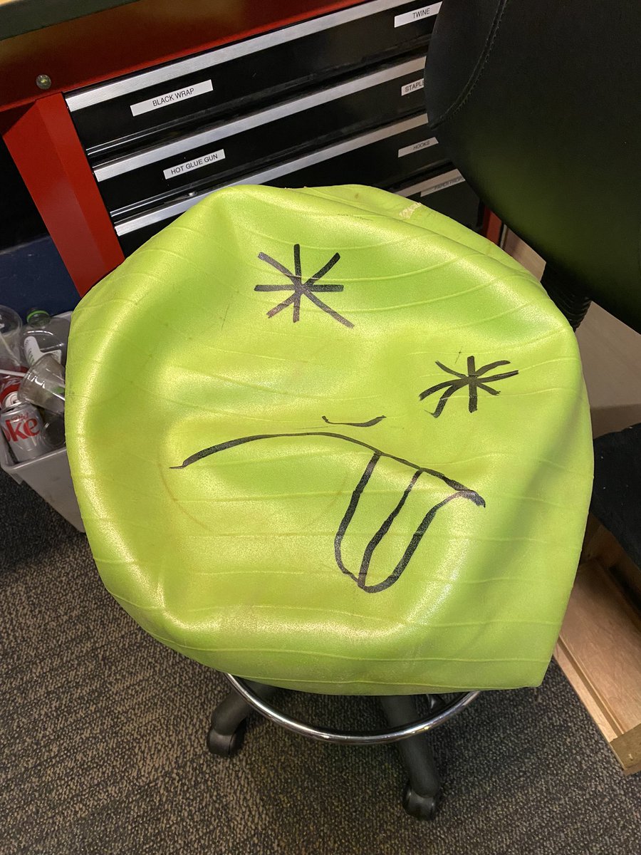 Jared_L_Morgan's tweet photo. When you come in to a popped yoga ball. People leave you a little present!

#Theatre #TheatreLife #ROC #RochesterNY #YogaPlay #Geva #Backstage #Onstage https://t.co/VSlepXfpwY