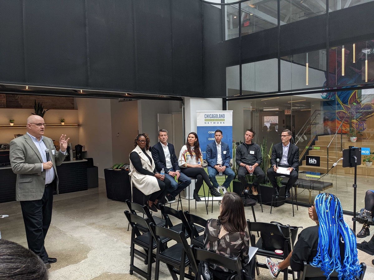 chgofood's tweet photo. We're here at @ChicagoVCSummit Innovation Series with an excellent group of panelists!
@Jeremy_Anderson @TheDrinkTank @TheHatcheryChi #TwistedEggRoll @BigShouldersCW @DrinkGoodSport https://t.co/Cs1fz3Hzke
