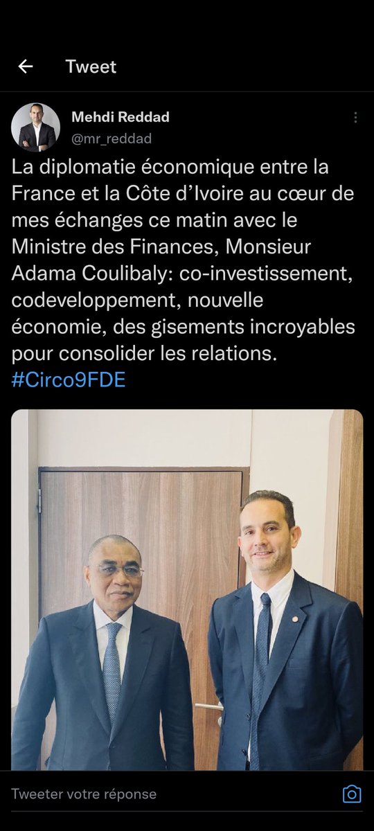 blachz's tweet photo. Pour certains candidats #extcirco09 la campagne est une chasse aux Pokémons. Pour être élu il faut les attraper tous ! https://t.co/7mzSNXqiKJ