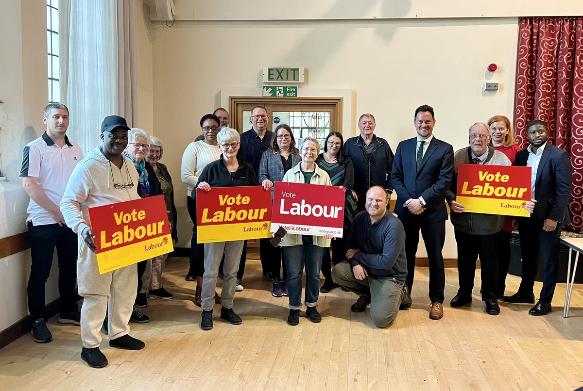 StephenMorganMP's tweet photo. Dartford Tories laughing at the opening of local foodbanks reminds us how out of touch they are with the challenges communities face and a lack of a plan to tackle the cost of living. Pleasure to join @Dartford_Labour tonight to hear their ambitions for the next Labour Government https://t.co/wM8WrJ0gr6