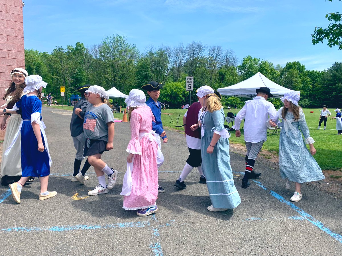 LH_Grade5's tweet photo. Sending a HUGE thank you to all the volunteers that made Colonial Day so much fun! #longhillpride https://t.co/TA5hGYsB1a