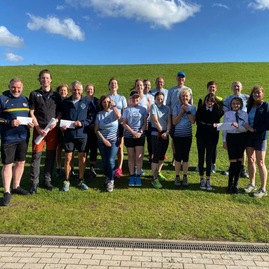 Taysidemuskies's tweet photo. A massive thank you to Forfar Road Runners for their support with a donation of ยฃ250 for the Club!
Steve Oakley director of basketball met with the team tonight to receive this generous donation!๐๐๐โโ๏ธ
#TaysideMusketeers #Forfarroadrunners #Muskies #TeamMuskies #Basketball https://t.co/h3OmYLOw6i