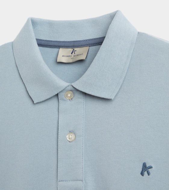 pablomoro10's tweet photo. Querido @AlvaroMoreno_ soy brand lover de la marca, me compro casi toda mi ropa con vosotros pero el logo nuevo… compadre que parece que voy con un polo de Aquarius jajajaja #UnPoquitoDePorFavó https://t.co/i08z36aUhW
