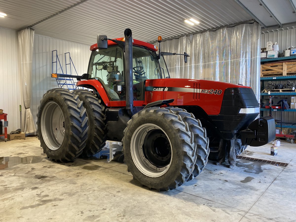 RedEdgeAG's tweet image. MX240 RESTORATION

PAINT JOB
NEW MAIN BEARINGS OILPAN GASKET &amp;amp; ENGINE CAMSHAFT RETAINER
NEW DRIVEPLATE AND TRANSMISSION UJOINTS
NEW AC COMPRESSOR
RECHARGE AC SYSTEM
REBUILD FRONT AXLE
REBUILD DRIVE HOUSING
REMOVE REAR ROCKSHAFT &amp;amp; REBUILD REMOTES
INSTALL TIGER LIGHTS
&amp;amp; MORE #OntAg