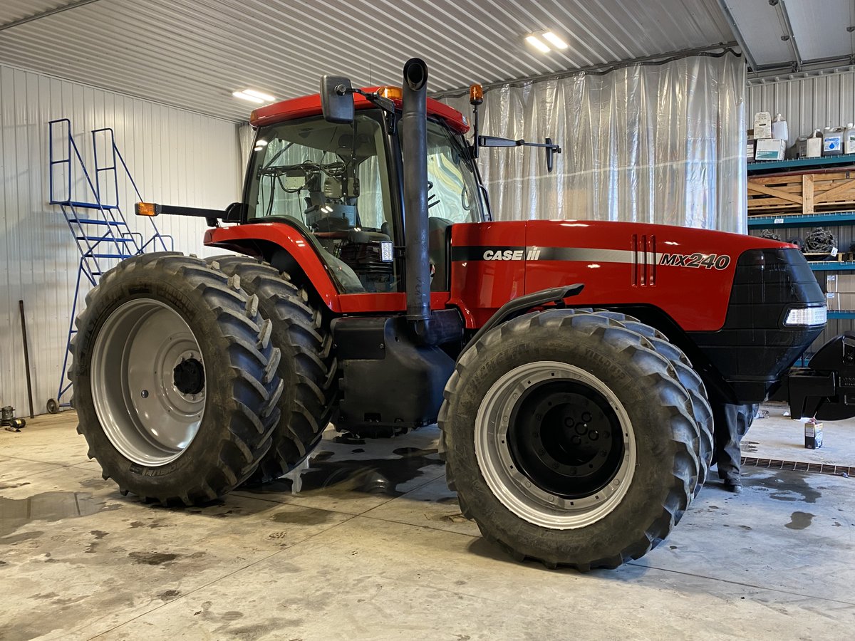 RedEdgeAG's tweet image. MX240 RESTORATION

PAINT JOB
NEW MAIN BEARINGS OILPAN GASKET &amp;amp; ENGINE CAMSHAFT RETAINER
NEW DRIVEPLATE AND TRANSMISSION UJOINTS
NEW AC COMPRESSOR
RECHARGE AC SYSTEM
REBUILD FRONT AXLE
REBUILD DRIVE HOUSING
REMOVE REAR ROCKSHAFT &amp;amp; REBUILD REMOTES
INSTALL TIGER LIGHTS
&amp;amp; MORE #OntAg