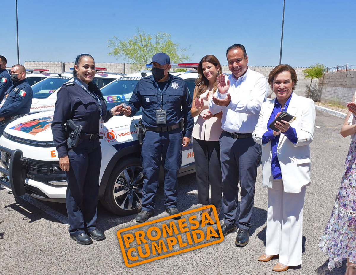 tonoastiazaran's tweet photo. La violencia familiar es la raíz de la inseguridad. Con hechos, trabajamos a diario para combatirla.
Somos el primer municipio de #Sonora que crea una Unidad de Género en la @Policia_HMO para prevenirla. Además, entregamos 3 🚓 eléctricas al #GEAVI.
#DiaNaranja https://t.co/rqMjx1qp0e