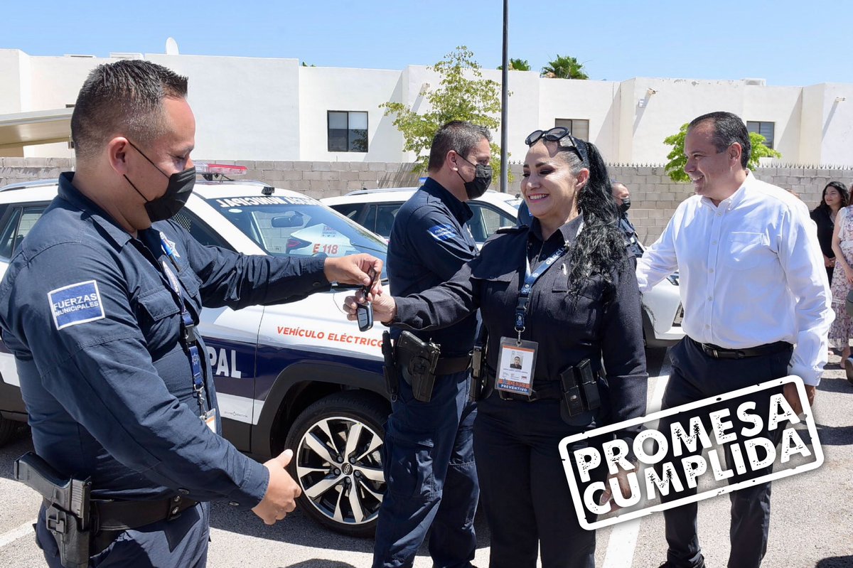 tonoastiazaran's tweet photo. La violencia familiar es la raíz de la inseguridad. Con hechos, trabajamos a diario para combatirla.
Somos el primer municipio de #Sonora que crea una Unidad de Género en la @Policia_HMO para prevenirla. Además, entregamos 3 🚓 eléctricas al #GEAVI.
#DiaNaranja https://t.co/rqMjx1qp0e