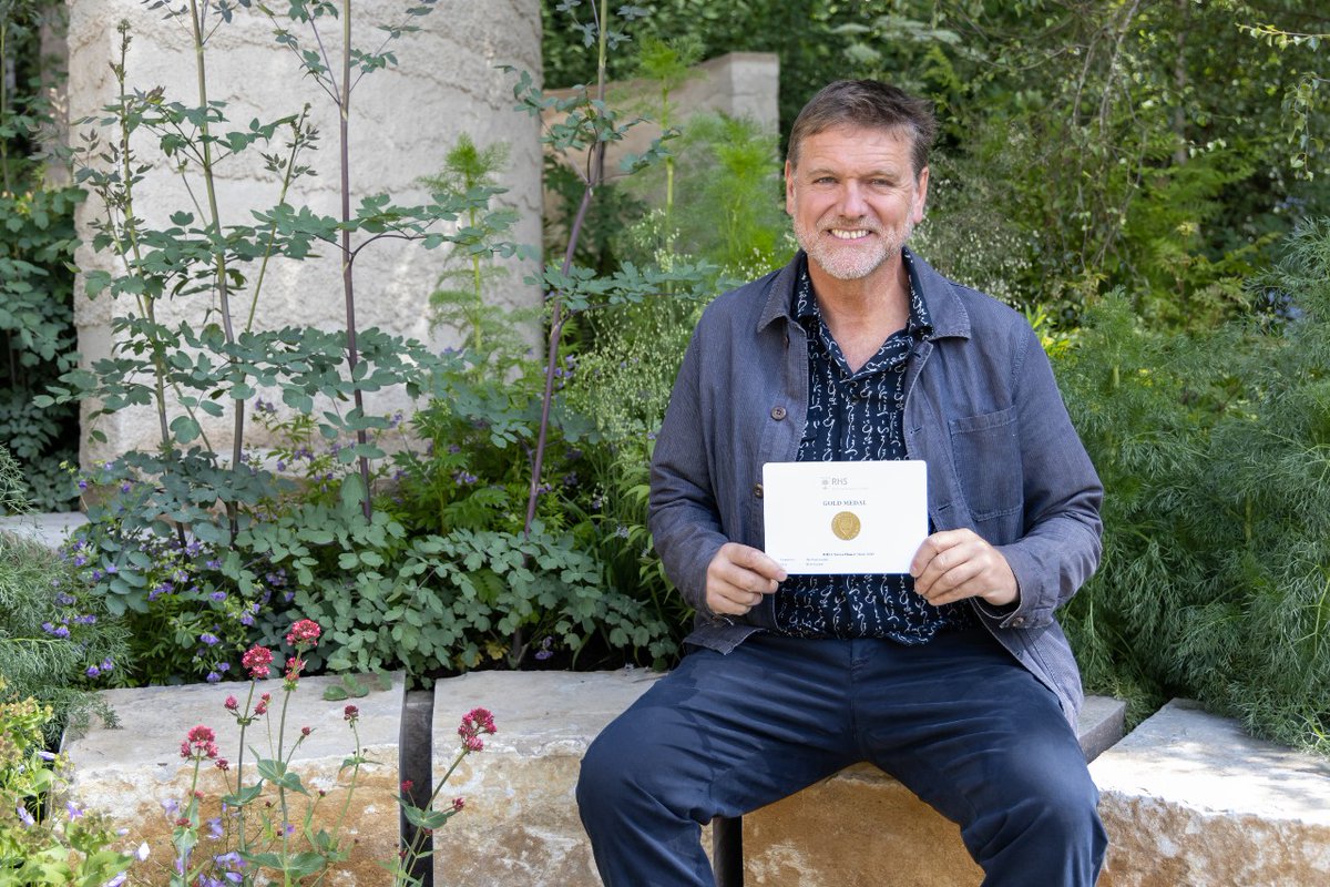 MindCharity's tweet photo. Yesterday The Mind Garden won a gold award @The_RHS #ChelseaFlowerShow. Now @AndySturgeon's garden has been nominated for the People's Choice Award and you can help us win! 🏆 Vote here 👇https://t.co/jwMWDGBl4n https://t.co/abDtRsYyPz