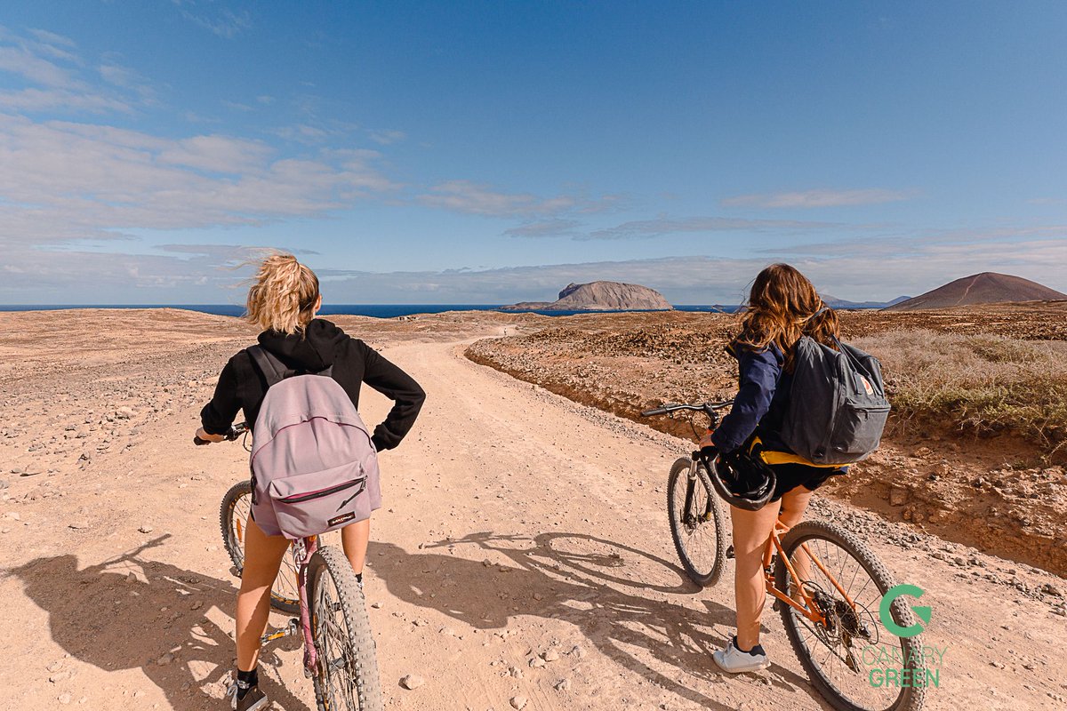 CanIslandsGreen's tweet photo. During our trip in #Lanzarote, we also visited the nearby island - #LaGraciosa!
There are no cars around, which made us very happy that we can #travel #sustainably on the island - by #bicycle. Also, visiting #Playa de #lasConchas is a must !!! 👀🙏🏼🌊🏝️

📸: @hvmansocial https://t.co/l3c0GwGDrM