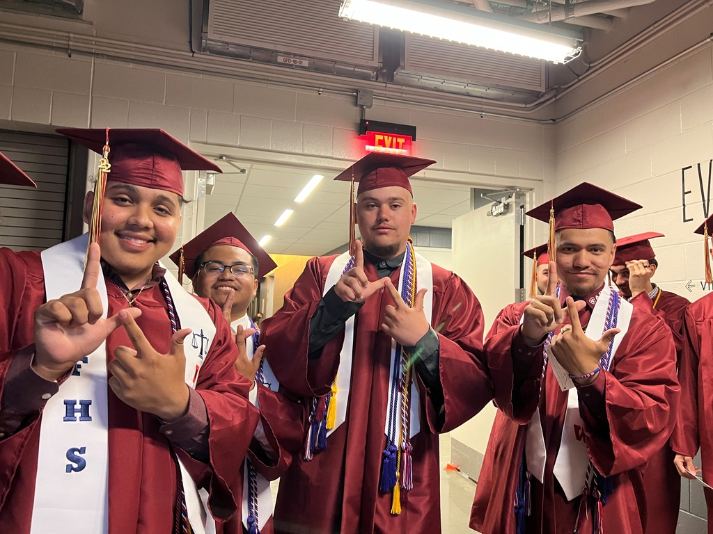 FlorinPanthers's tweet photo. Congratulations to the class of 2022! Welcome to the Florin Panther Alumni Family 🥳

If you are a Panther alum, we'd love you to join our alumni network. Here's the link to join https://t.co/V5vHiXOu07 

#onceapantheralwaysapanther #law4life https://t.co/xJsWooYaa3