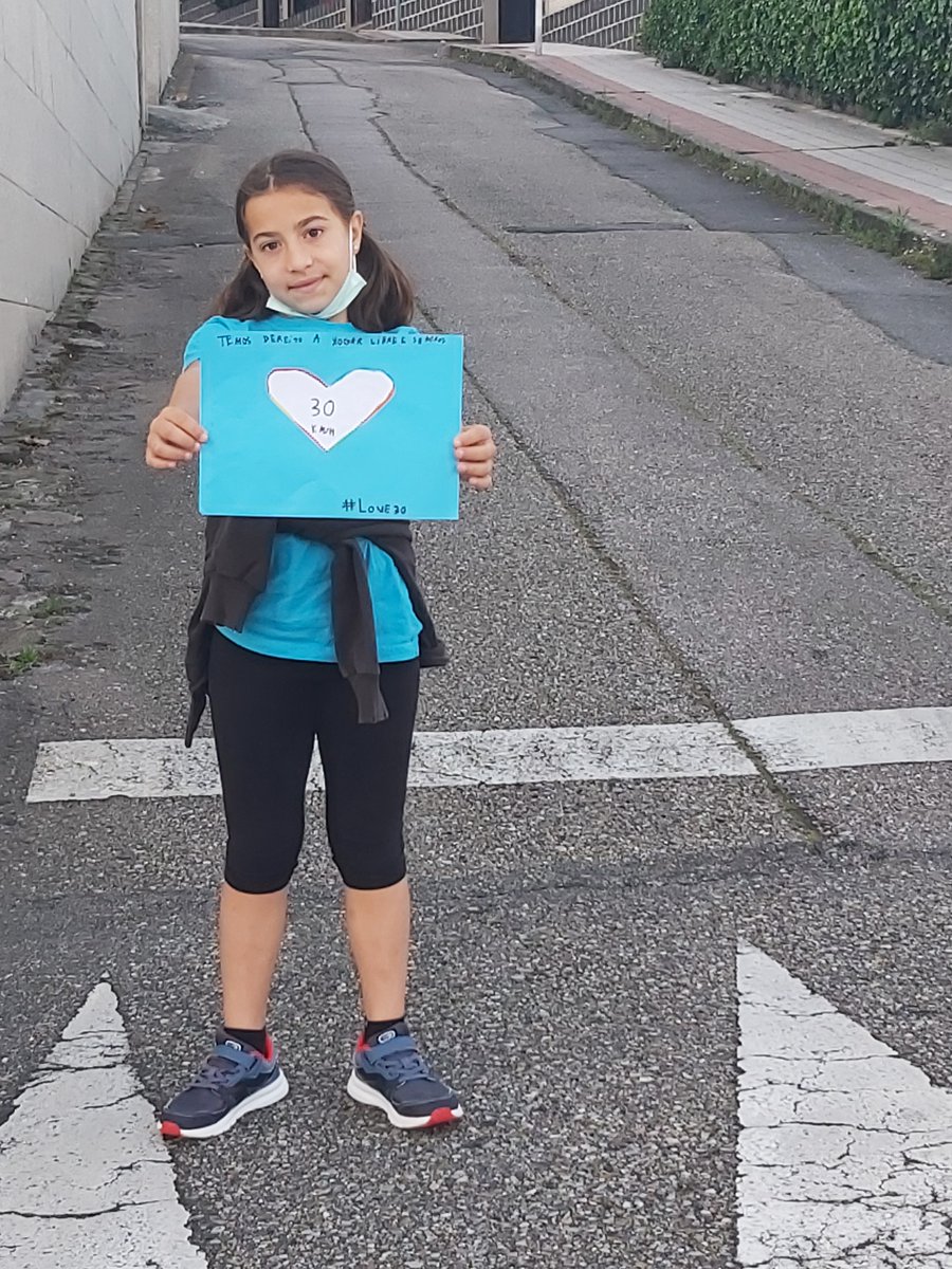 CEIPLAREDO's tweet photo. Usando regras e compás o alumnado de plástica diseñou corazóns para celebrar a "Semana Mundial das Nacións Unidas sobre  Seguridade Vial" xa que eles tamén quere rúas  seguras e sen contaminación. #plasticalaredo #love30 #educacionresponsable https://t.co/Y3LqzQCXgv