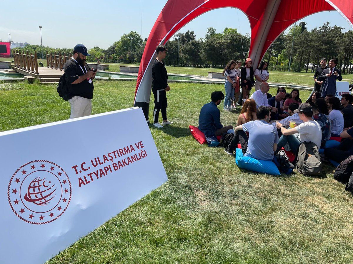 KigiKaymakam's tweet photo. "Kiğı'dan Tarihimize Yolculuk" Projesi kapsamında öğrencilerimiz;

📍YTÜ’de Sayın Bakanımız @akaraismailoglu ile bir araya gelerek söyleşi gerçekleştirdi.

Harika organizasyon ve ev sahipliği için Rektörümüz @proftameryilmaz’a teşekkürler🙏

#İyikivarsınızbizimçocuklar👩‍🎓👨‍🎓✏️📚 https://t.co/q0YikO1ILS