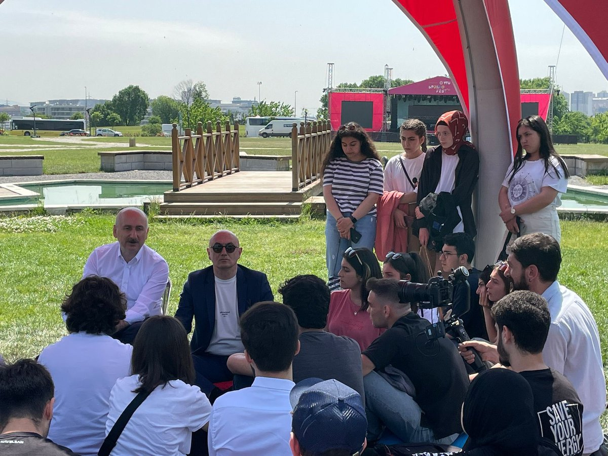 KigiKaymakam's tweet photo. "Kiğı'dan Tarihimize Yolculuk" Projesi kapsamında öğrencilerimiz;

📍YTÜ’de Sayın Bakanımız @akaraismailoglu ile bir araya gelerek söyleşi gerçekleştirdi.

Harika organizasyon ve ev sahipliği için Rektörümüz @proftameryilmaz’a teşekkürler🙏

#İyikivarsınızbizimçocuklar👩‍🎓👨‍🎓✏️📚 https://t.co/q0YikO1ILS