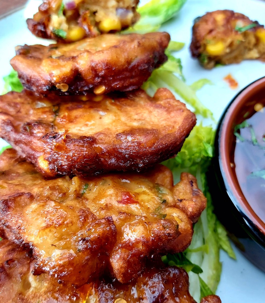 philipfriend01's tweet photo. The 15-minute corn fritters/“cakes” from my previous video. With chilli sauce to dip into. The recipe will be on https://t.co/o1tR5KeGDO tomorrow eve. #recipe #food #foodie #besthomecook #nowaste #thai https://t.co/Br8S5mu56o
