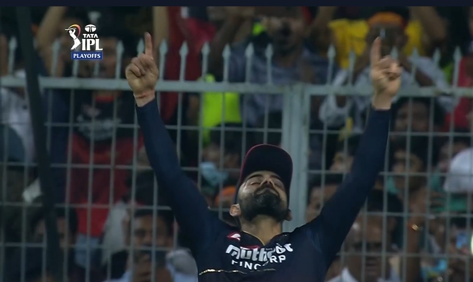 rcbinasofficial's tweet photo. That feeling on the final delivery was all of us. 😌😌🔴🔴

#RCB12thManArmy #IPLPlayoffs #RCBvsLSG #IPL2022 #KingKohli #ViratKohli𓃵 #CricketTwitter #TataIPL https://t.co/XvYnOJU4D4
