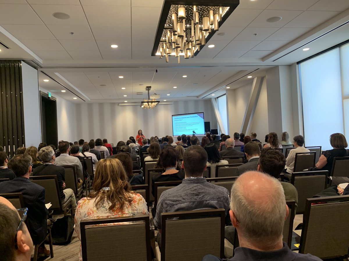 MPAube's tweet photo. En mode congrès #AAQ2022 ! Je crois que nous sommes tous heureux de se voir « en vrai »!!D’ailleurs, c’est salle comble pour la conférence sur l’évaluation de l’évaluation des données et archives. https://t.co/1zU6na6eGb